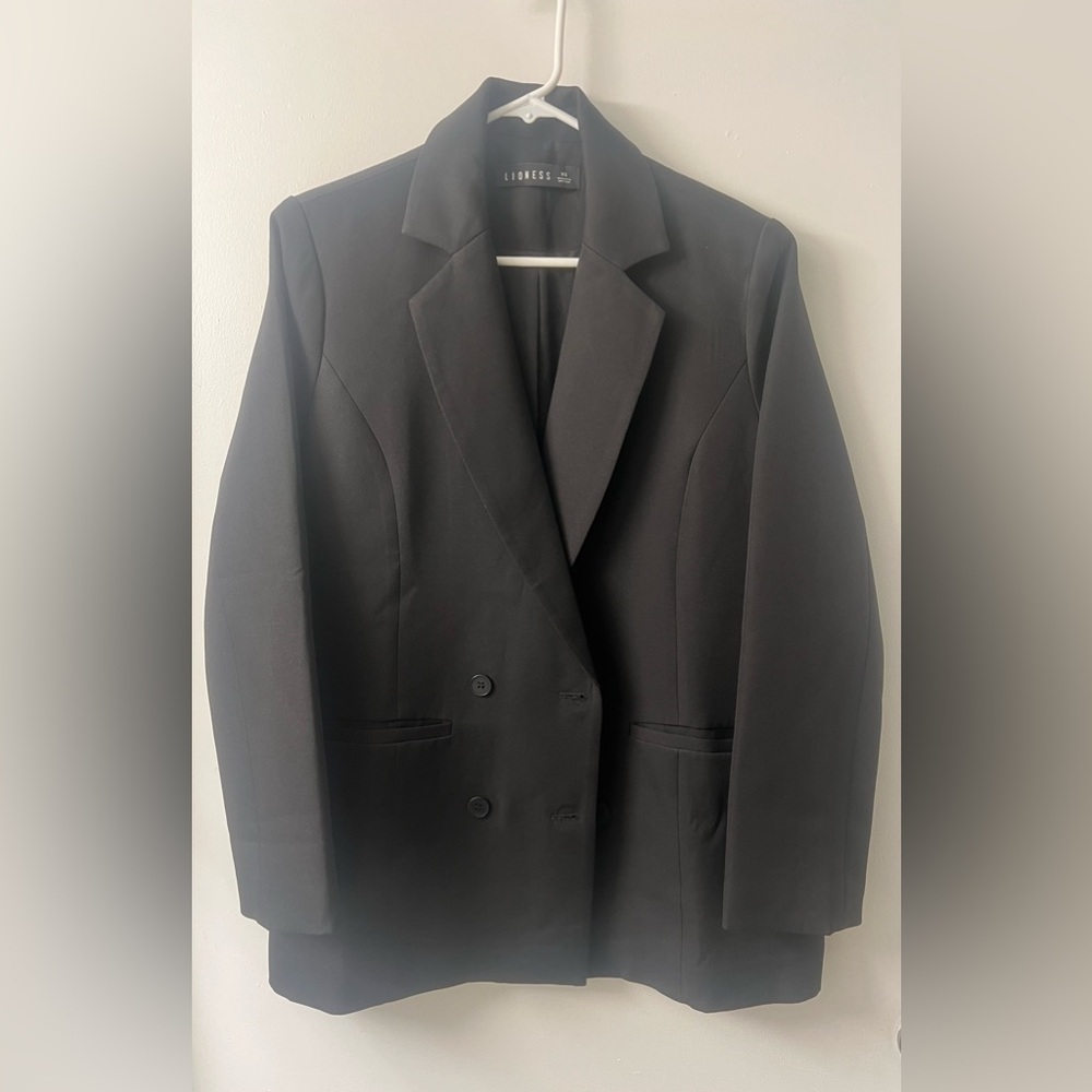 Lioness Classic Black Blazer - Oversized look!